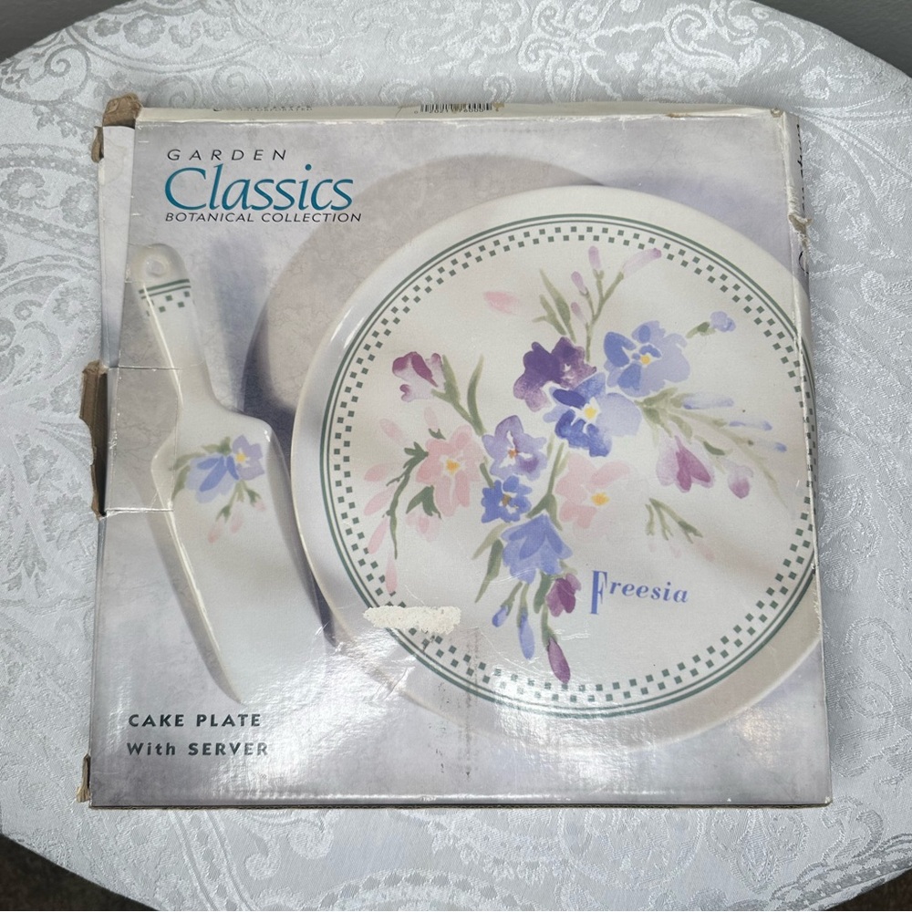 Cake Plate And Server Garden Classics Botanical Collection New In Box - Freesia